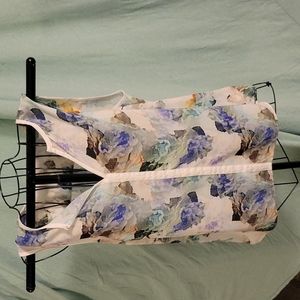 Beautiful floral tank sz med